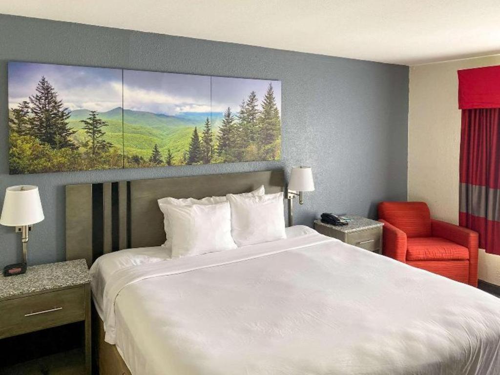 Clarion Pointe - Greensboro Coliseum Area Bagian luar foto