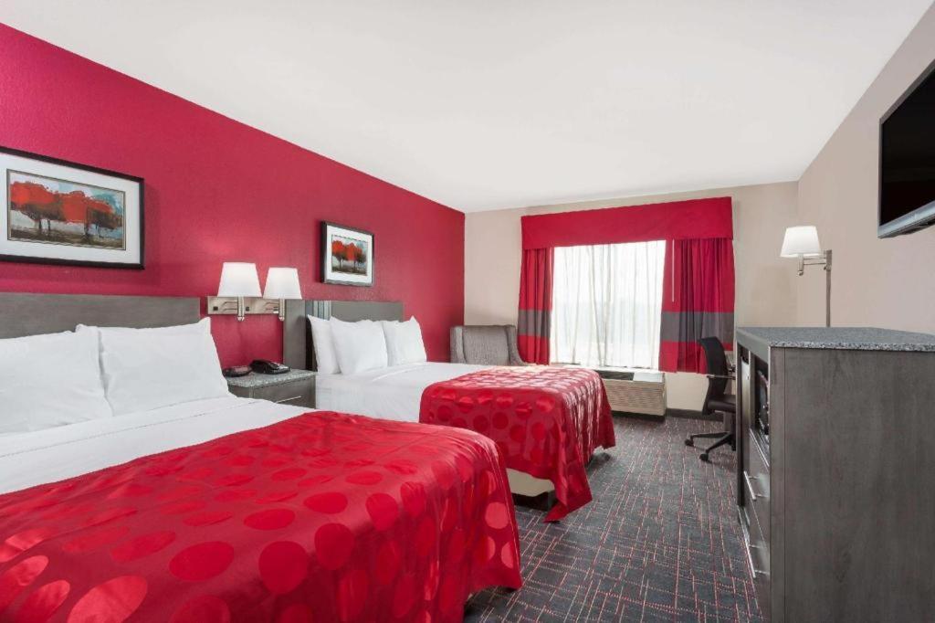Clarion Pointe - Greensboro Coliseum Area Bagian luar foto
