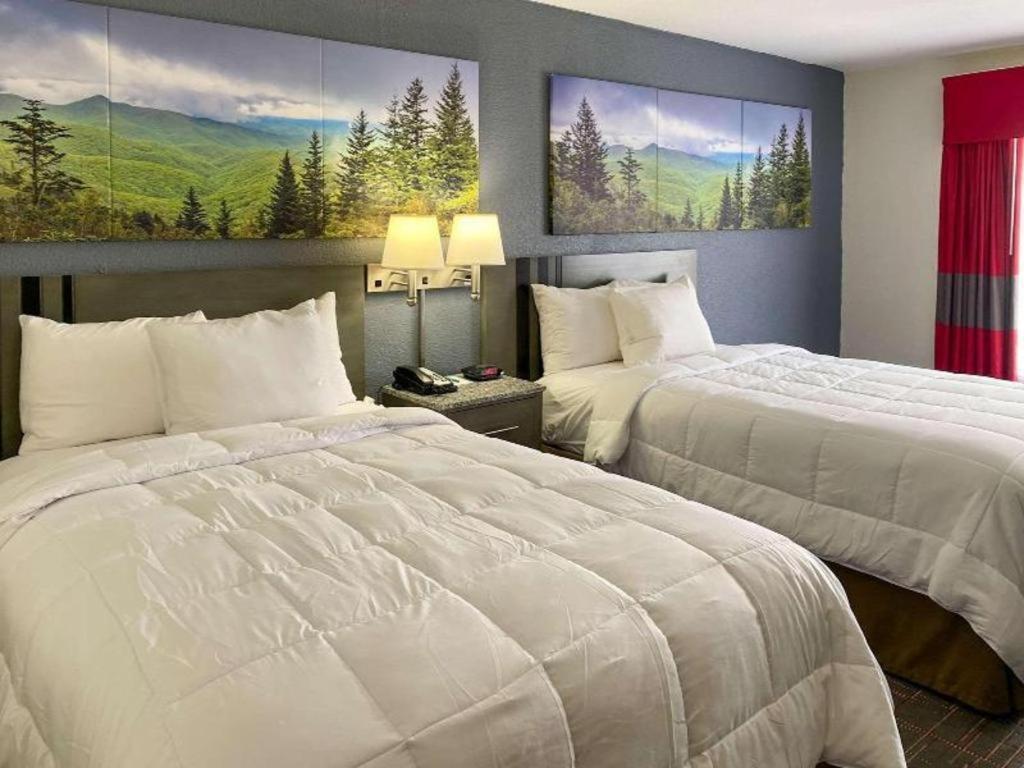 Clarion Pointe - Greensboro Coliseum Area Bagian luar foto